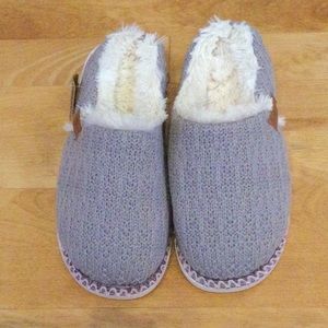 Gaahuu gray clog slippers size medium 7-8